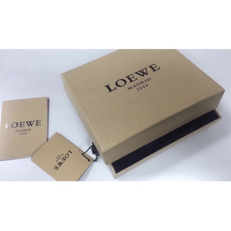 全新的真品正貨西班牙LOEWE 牛皮名片卡夾