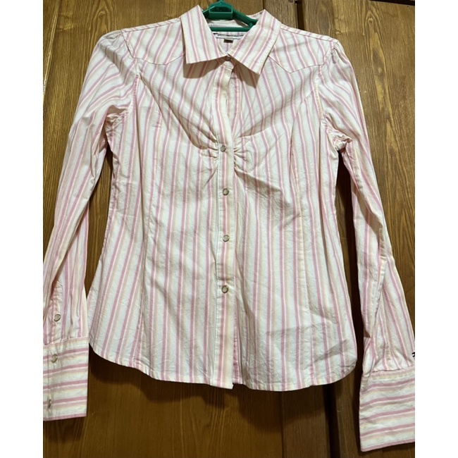 TOMMY HILFIGER粉白黃條紋 修身襯衫（扣式紐釦）棉96%；彈性纖維4%🍀