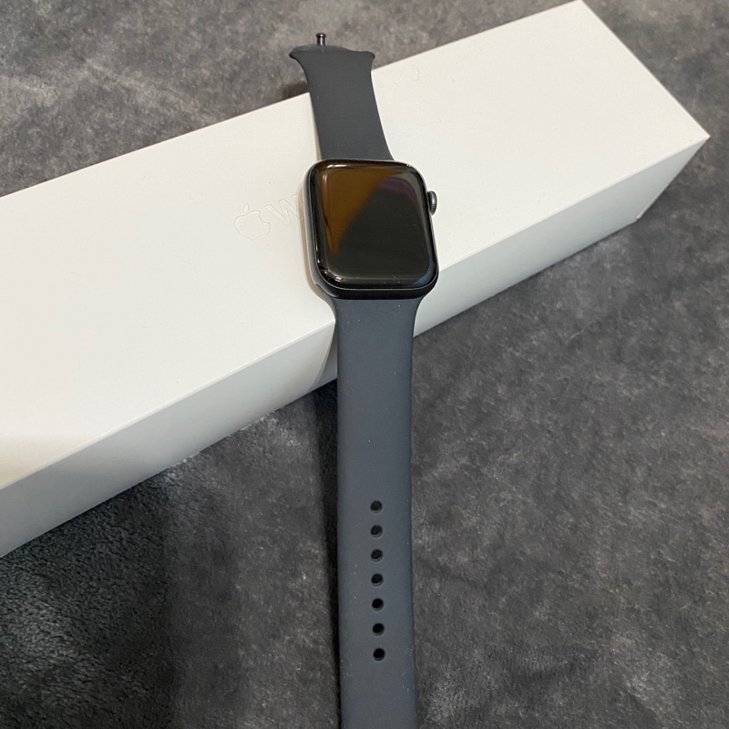 Apple Watch Series 5 太空灰 44mm LTE 9.5新以上剛啟用不到一週