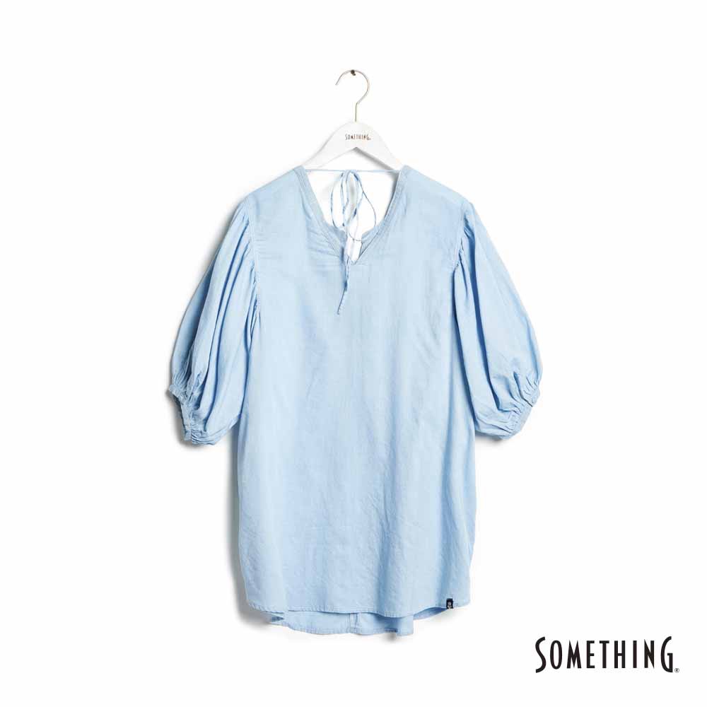 SOMETHING 袖抽細摺微透膚短袖襯衫(漂淺藍)-女款