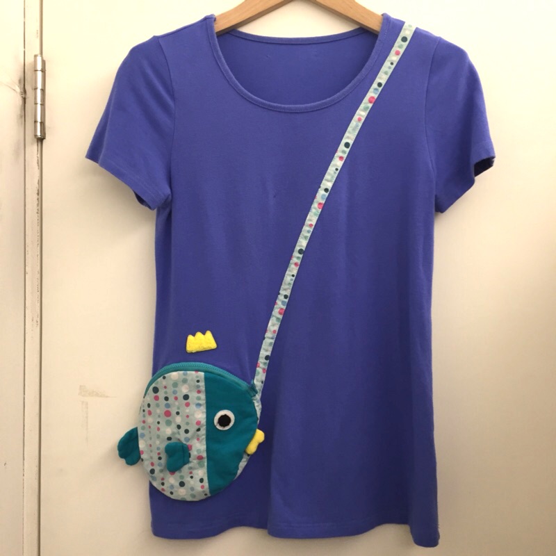 專櫃品牌Dailo魚🐟立體拉鍊口袋童趣可愛假側背包造型設計款百搭短袖T恤上衣