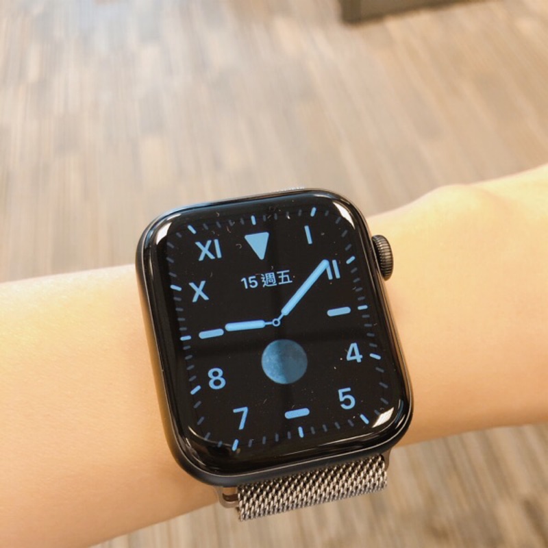 Apple Watch 5代最新款 尺寸44—原廠公司貨2020/4月購買 保固