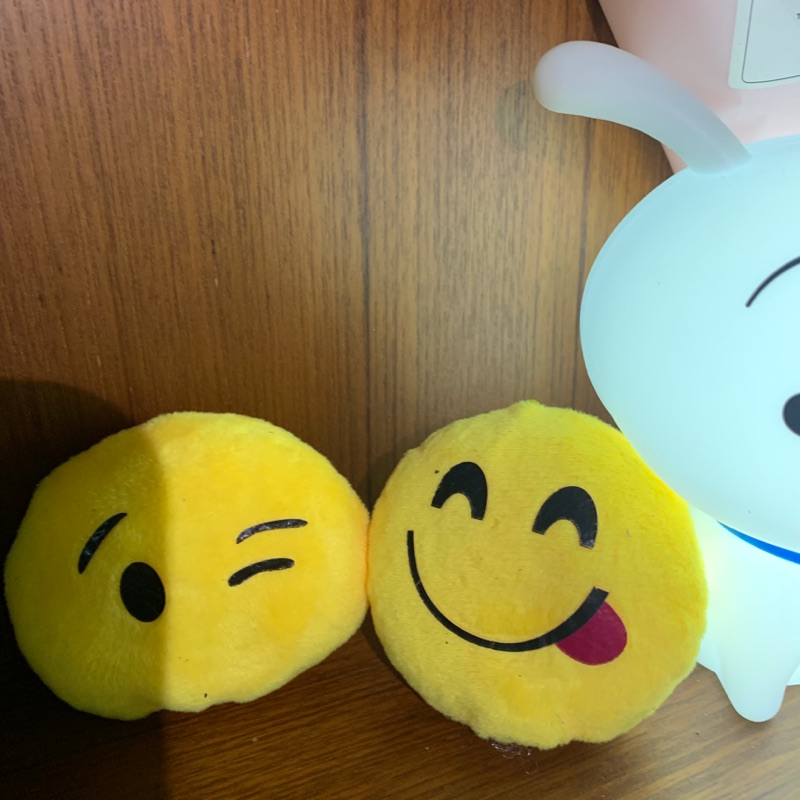 特價出清emoji Facebook 貼圖表情符號娃娃吊飾超可愛line 蝦皮購物