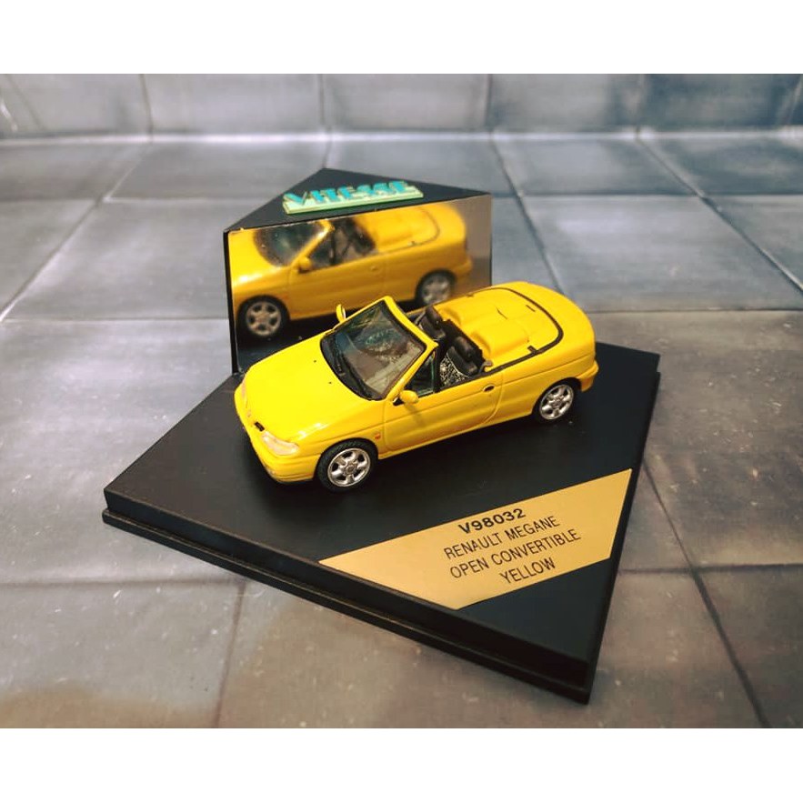 【古董車系列】雷諾 Renault megane 黃色 敞篷車 1:43比例 模型 汽車 小汽車 仿真 收藏 附壓克力盒