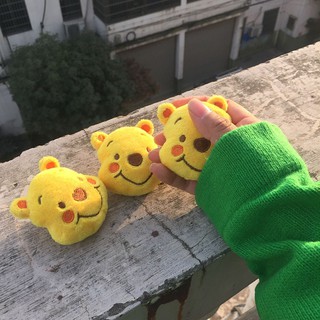 日本迪士尼卡通人物小熊維尼可愛胸針 小熊維尼女童綁頭髮髮圈 小熊維尼兒童髮夾 小熊維尼鑰匙圈手機包包AIRPODS吊飾