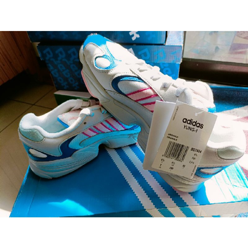 （貳伍壹.TC直播購入）Adidas Yung1灰白藍粉 老爹鞋