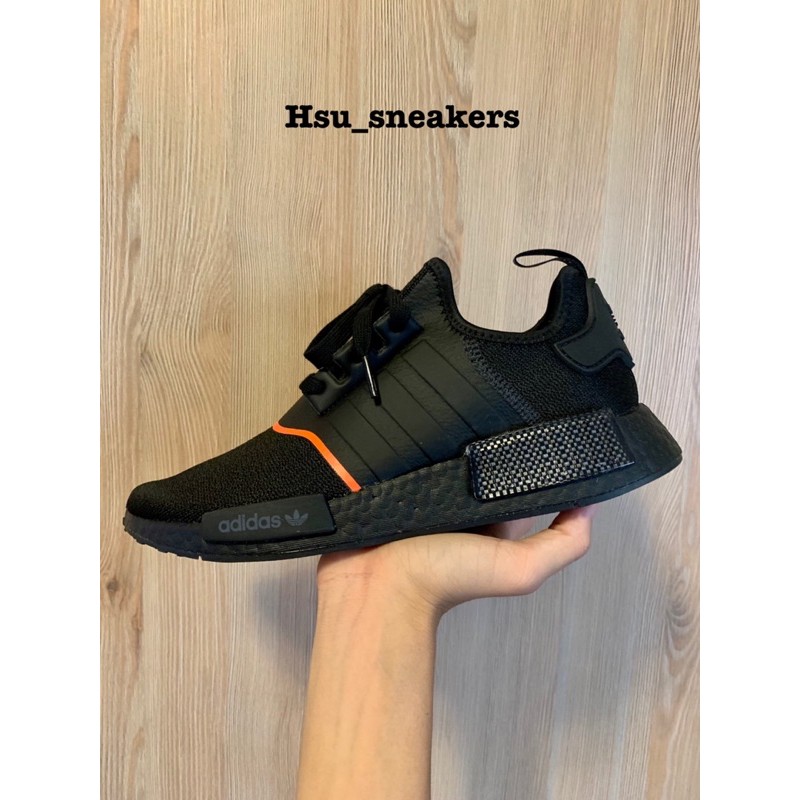 （現貨）ADIDAS NMD_R1黑紅外線卡夢 黑 碳纖維 黑 黑魂 黑紅條 黑橘線 高爾宣代言款 EE5085