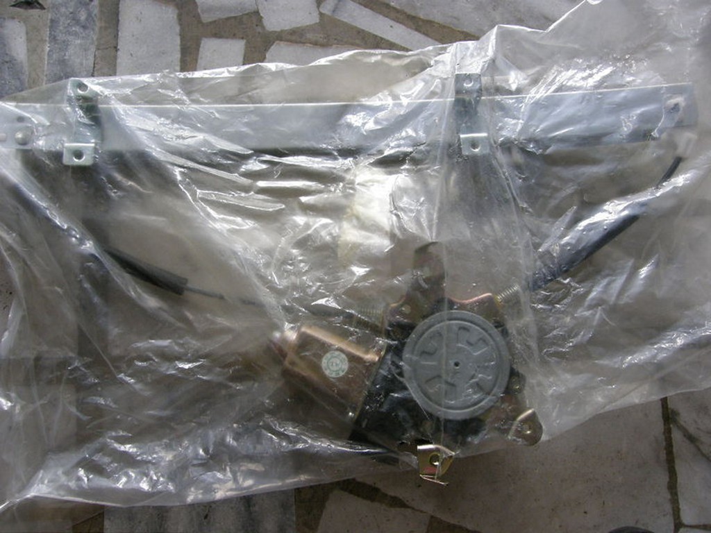 OEM NISSAN CEFIRO A33 A34 01 03 電動昇降機 電動升降機 昇降機 (右前,左後,右後)