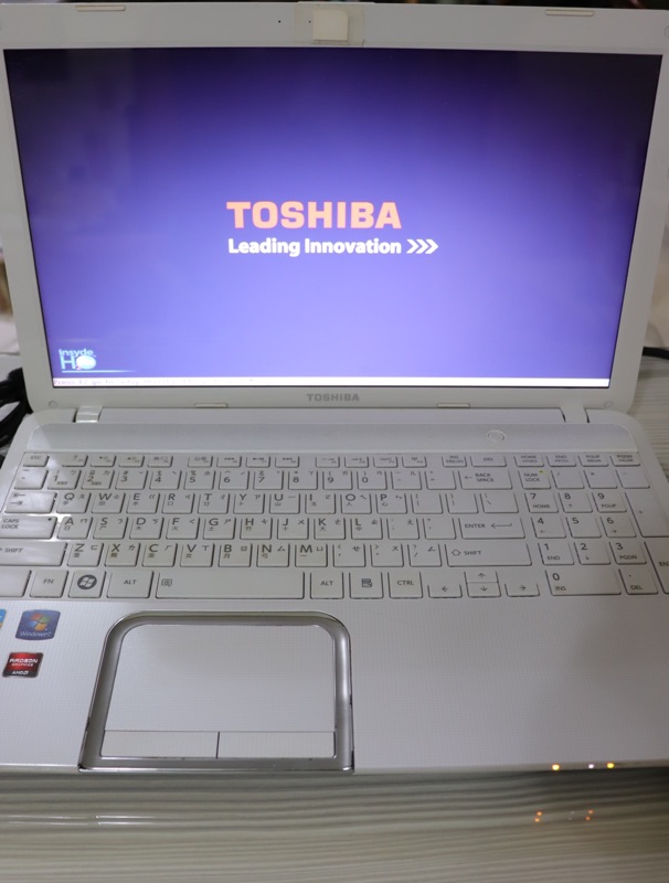 二手 Toshiba Satellite L850 筆電15 6吋白色有數字鍵盤無盒 蝦皮購物