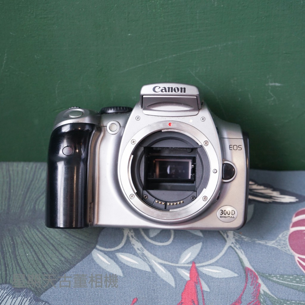 【星期天古董相機】不能用的 CANON EOS 300D零件機
