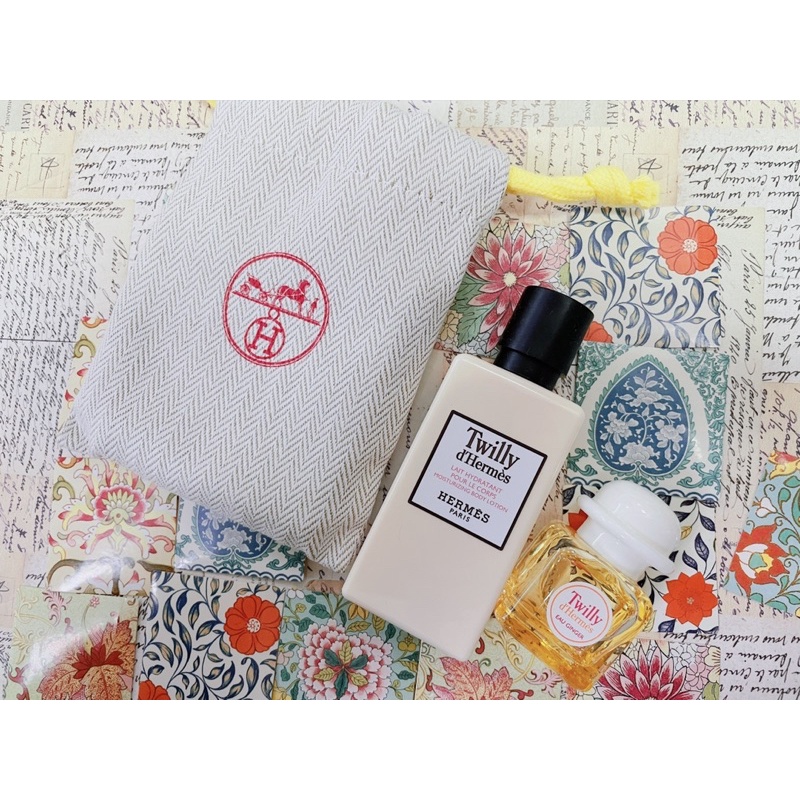 正品現貨Hermès 愛馬仕套組香水袋+Twilly乳液40ML+絲巾三代絲意白頭7.5沾式