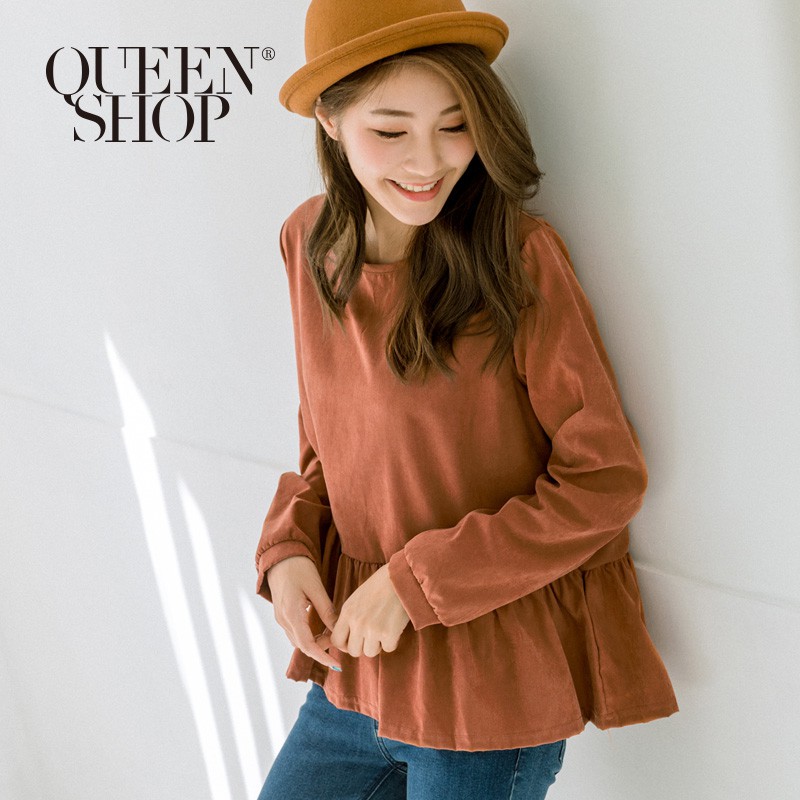 QUEENSHOP 【01095579】素色下擺荷葉剪裁圓領上衣 兩色售＊預購＊