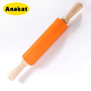由不粘矽膠製成的 Anaeat 麵團滾筒,採用木製滾動設計