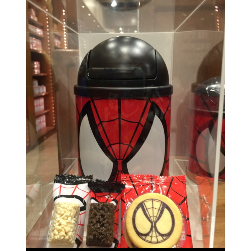 《Amigo Gift 朋友禮品》日本 大阪環球影城 蜘蛛人 餅乾鐵筒 置物筒 餅乾筒 餅乾盒