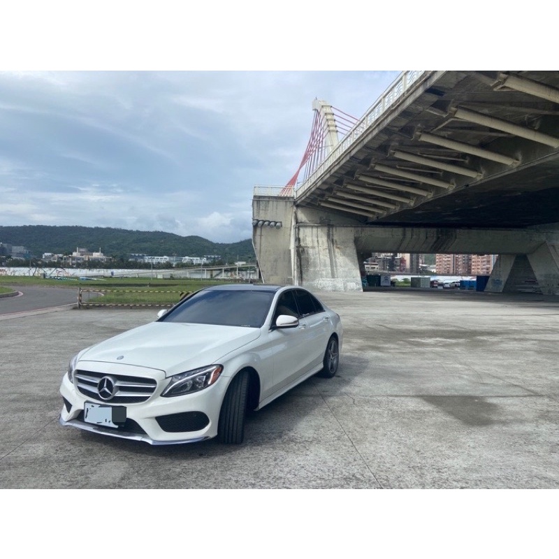 渣男必備2014/15 M.BenZ W205 C300 AMG 4matic 白色黑頂黑內裝，全景天窗、四輪傳動