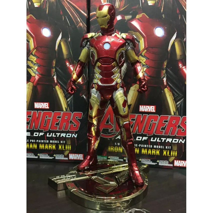 實拍 鋼鐵人 MK43 馬克43 東尼史塔克 30公分高 漫威 復仇者聯盟 模型 公仔 可發光 Iron man