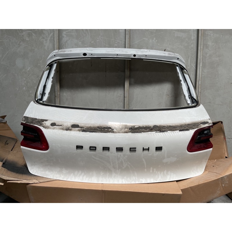 Porsche Macan 原廠鋁合金尾門  不含上面的尾燈