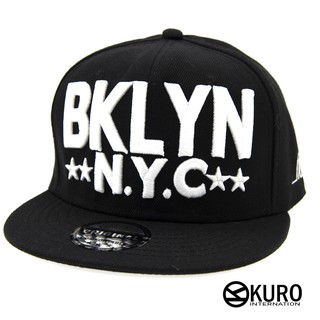 KURO-SHOP黑色黑帽白繡線沿BKLYN NY電繡潮流平板帽棒球帽