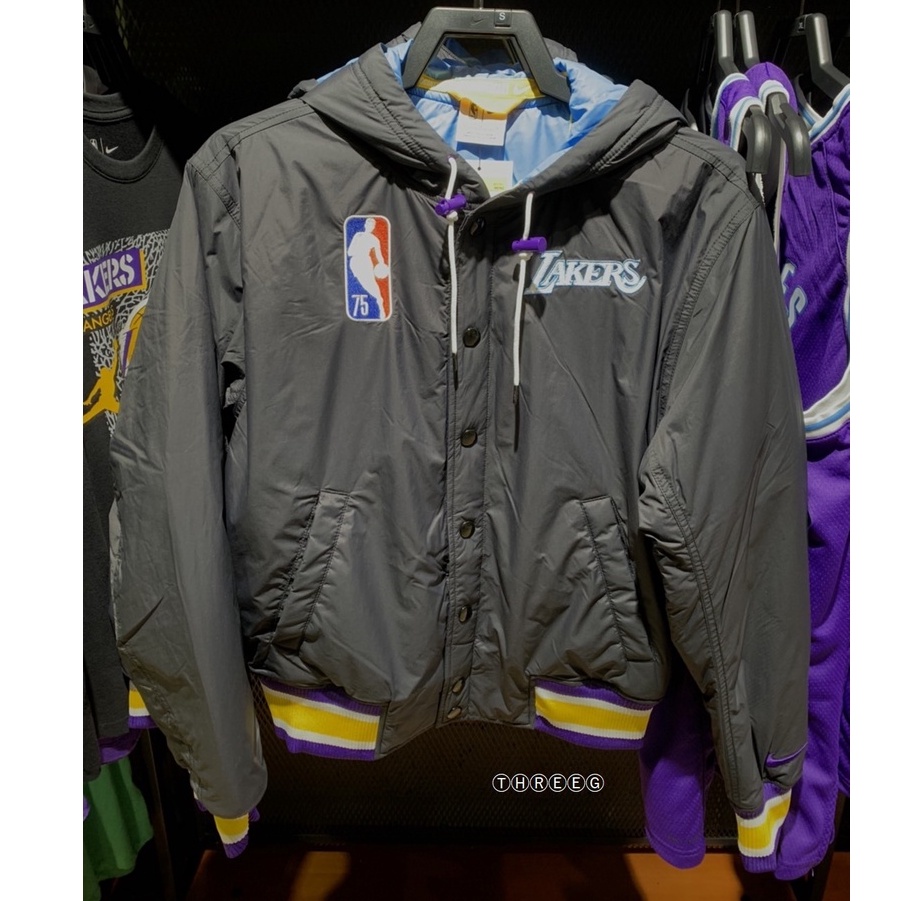 ⓉⒽⓇⒺⒺⒼ🔥NIKE NBA LAKERS 湖人隊 鋪棉外套 連帽 保暖 黑色 男款 DB1989-010