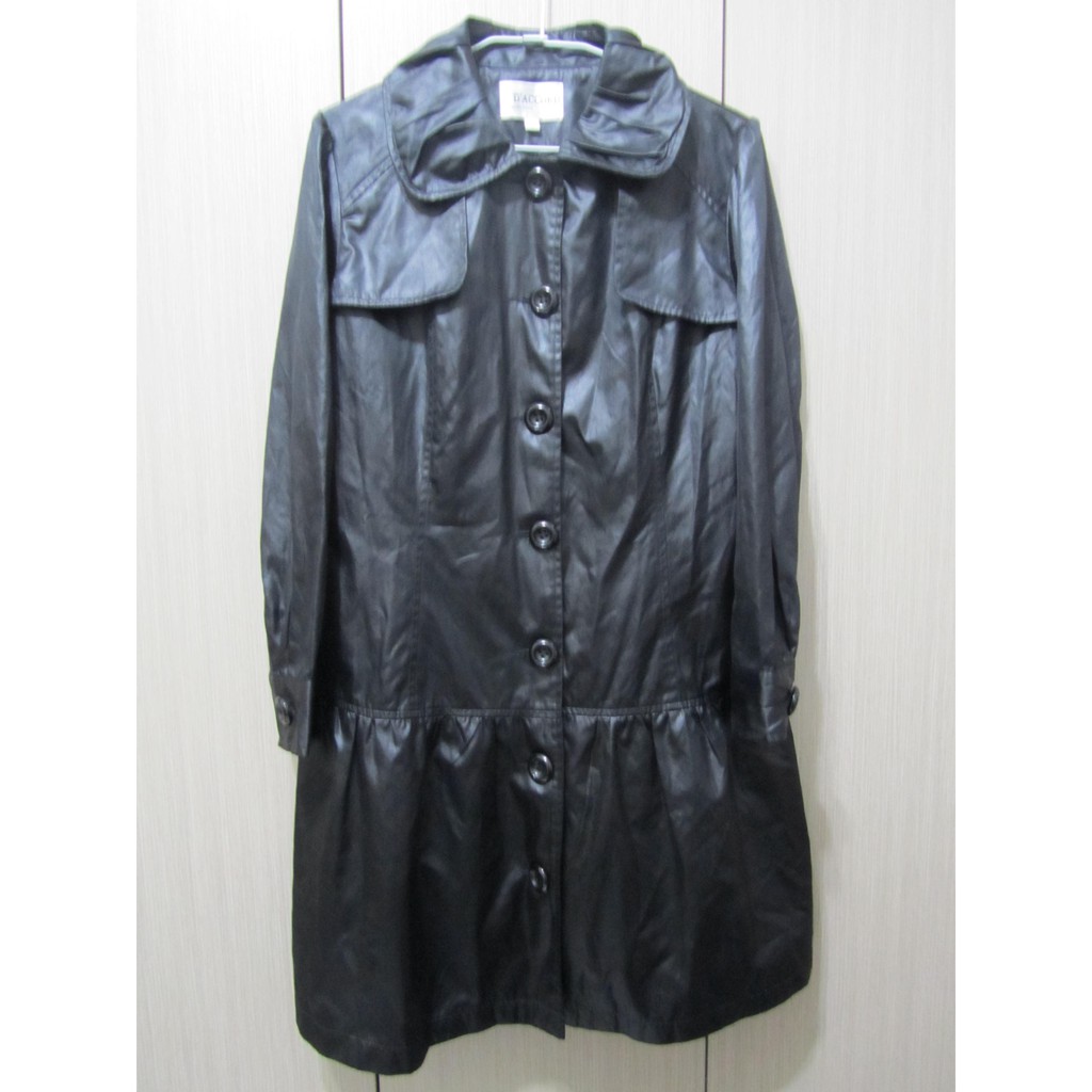 D'ACCORD黑色帶光澤材質低腰設計洋裝風衣外套