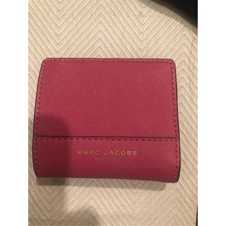 Marc Jacobs 桃紅色荔枝皮 短夾 平面夾 證件夾