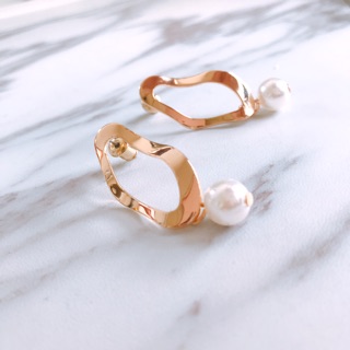 【BESTIES】-柔情似水-不規則金屬圈珍珠耳環