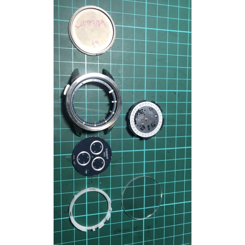 天梭鈦金屬零件錶一隻 有缺件 機芯異常 藍寶石玻璃