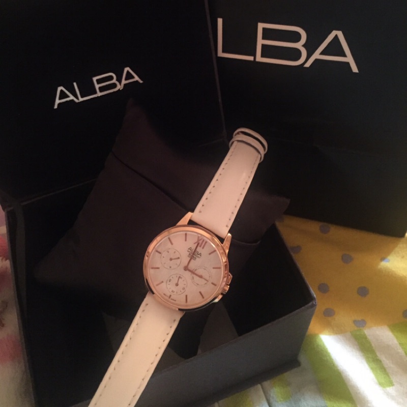 ALBA雅柏 羅馬三眼多功能 玫瑰金電鍍 白色皮帶 日期顯示窗 女錶 防水錶 AP6512X1-VD75-X105H