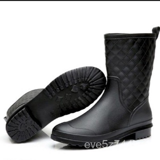Kの潮鞋舖【】簡約菱格造型防水半筒中筒雨靴平底雨鞋 K913黑色 2Sew