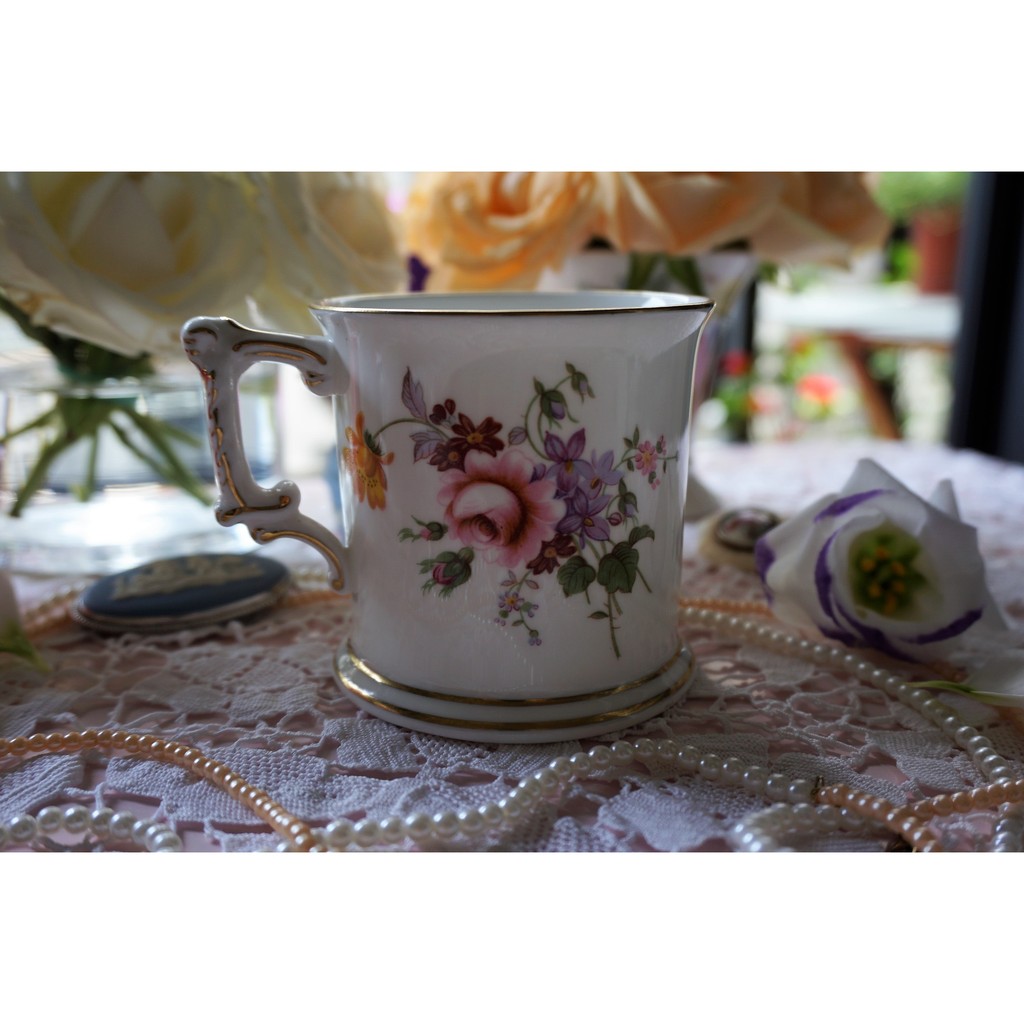 紫丁香歐陸古物雜貨♥♥ 英國 Royal Crown Derby 花卉骨瓷鉤金馬克杯