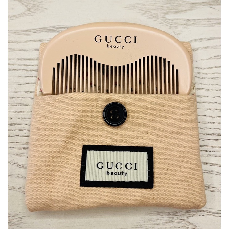 Gucci 美妝櫃奢華粉紅梳
