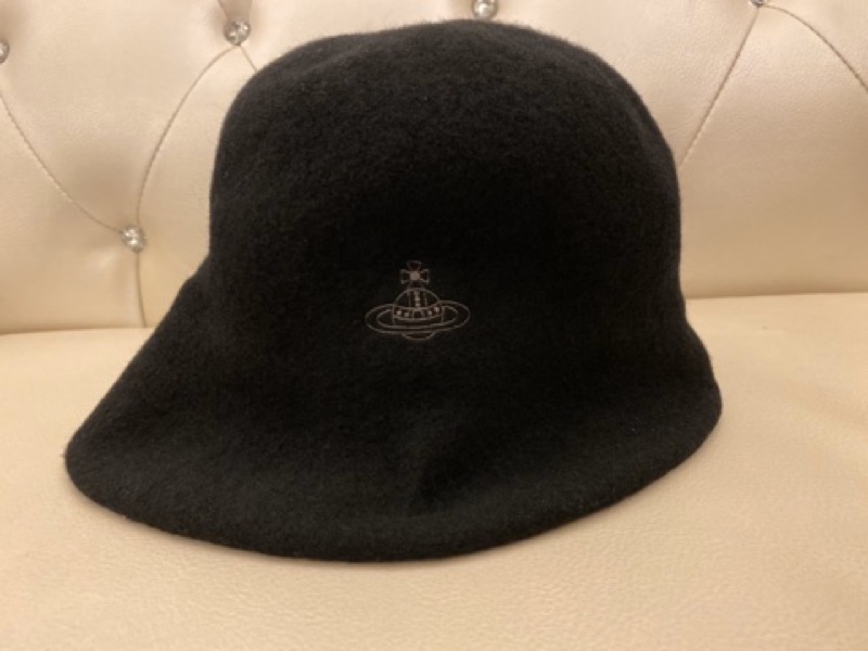Vivienne Westwood 帽子黑帽Logo 刺繡羊毛漁夫帽行星| 蝦皮購物 Vivienne Westwood 帽子黑帽Logo 刺繡羊毛漁夫帽行星| 蝦皮購物