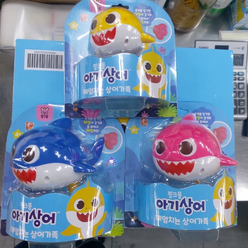 現貨 pinkfong baby shark 鯊魚爸爸媽媽 鯊魚寶寶 發條 洗澡玩具 玩水 🇰🇷APPLES 韓國代購