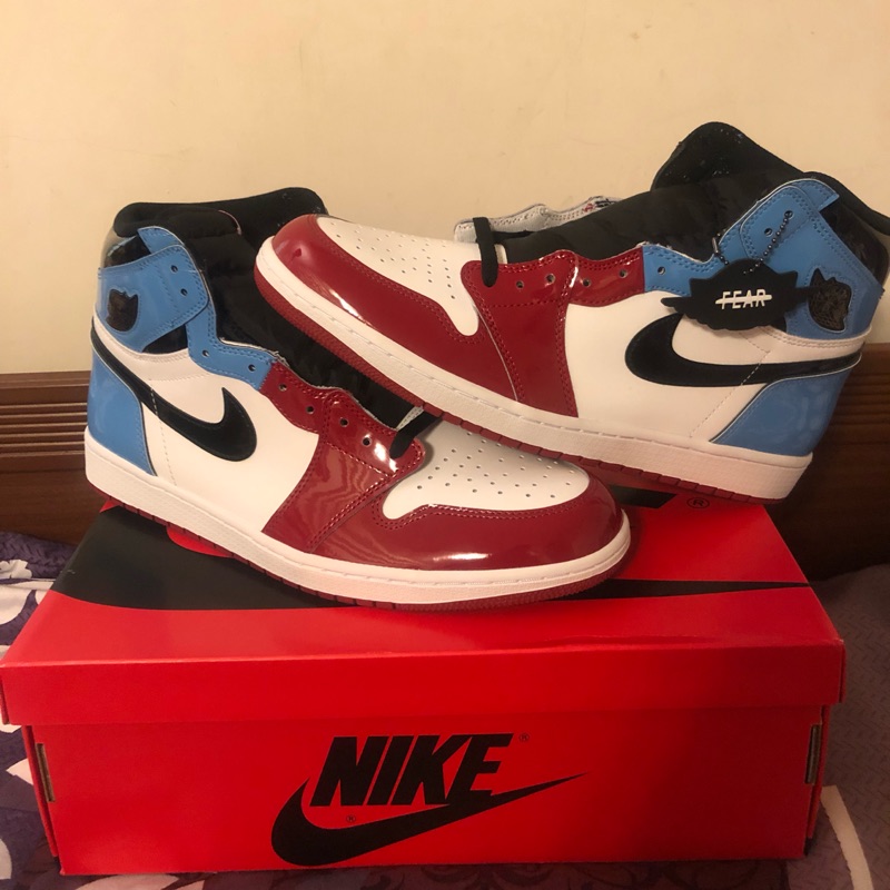 US13(全新台灣公司貨) AIR JORDAN 1 RETRO HIGH OG FEARLESS 紅白藍 漆皮 警燈