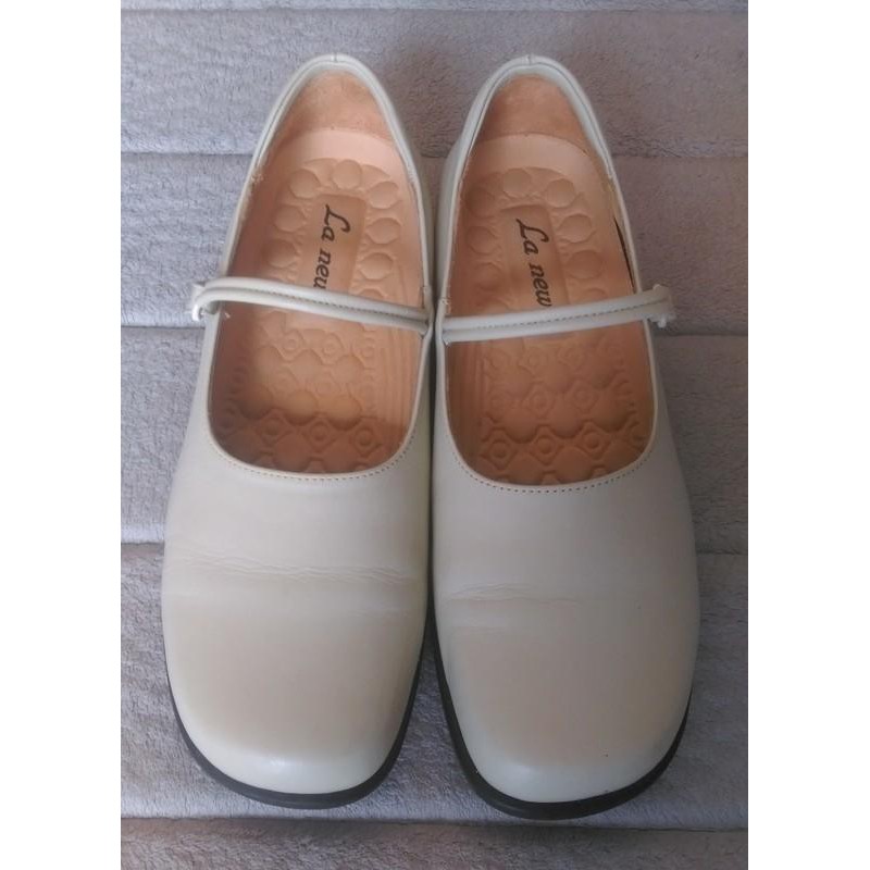 ［惜物再生緣］【La New】 米白色娃娃鞋(尺寸: 23 1/2)