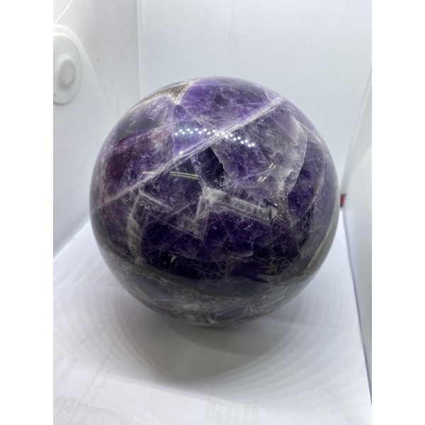 D2638天然水晶原礦/夢幻虎牙紫水晶球/紫水晶球送球座 重量：3744g 直徑約：140mm
