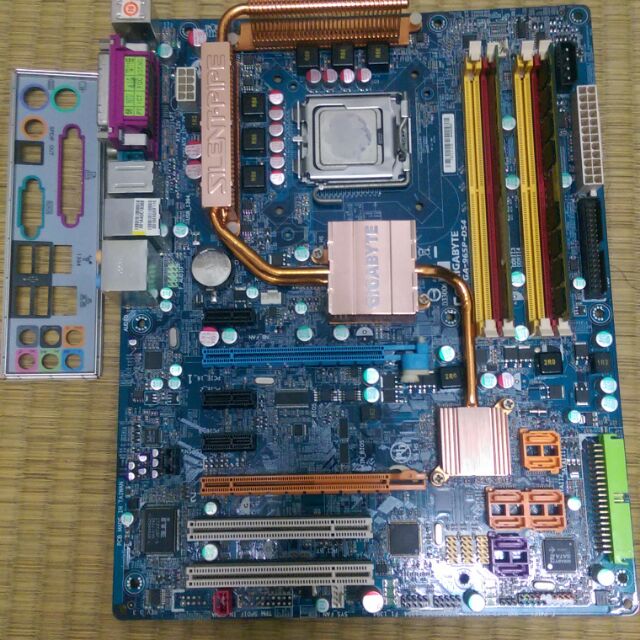 技嘉 775 GA965 D4 主機板 附CPU RAM 故障品