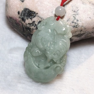 多寶晶石/天然A貨翡翠吊墜/生肖玉佩/生肖吊墜/三合玉佩/三合貴人/寶寶吊墜/避邪擋煞/保平安/富貴吉祥/雞牌