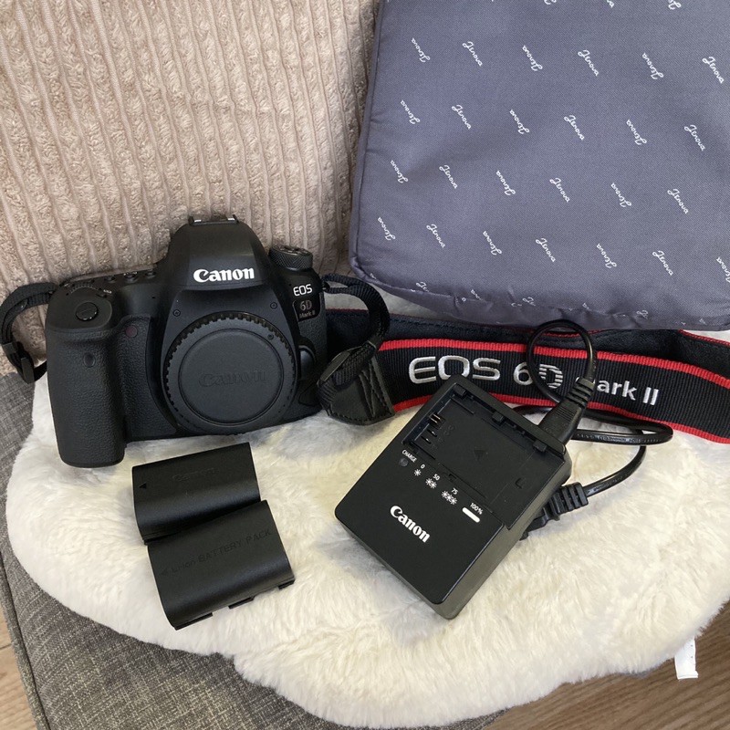 《買家保留中》Canon EOS 6D Mark II 6D2  單機身 (中文平輸、螢幕保貼、相機內袋)