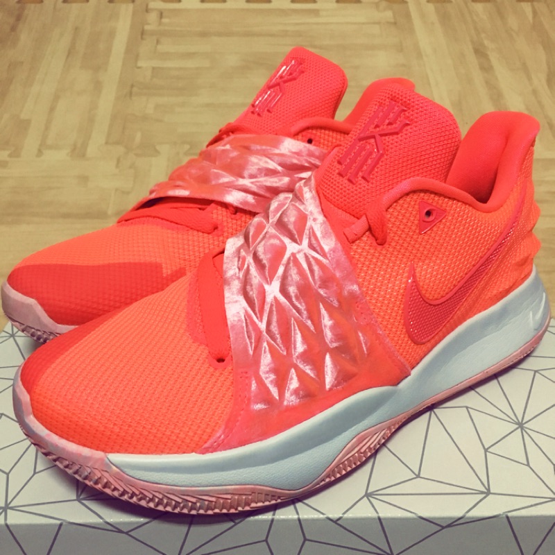 5折！Nike Kyrie Low EP 低筒 Zoom 籃球鞋 #11 Kyrie Irving 波士頓賽爾提克隊