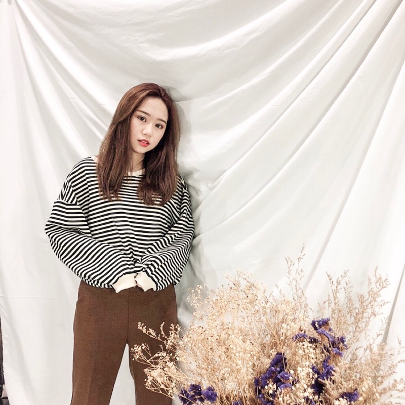 針織條紋澎澎袖上衣 黑 蝦皮購物