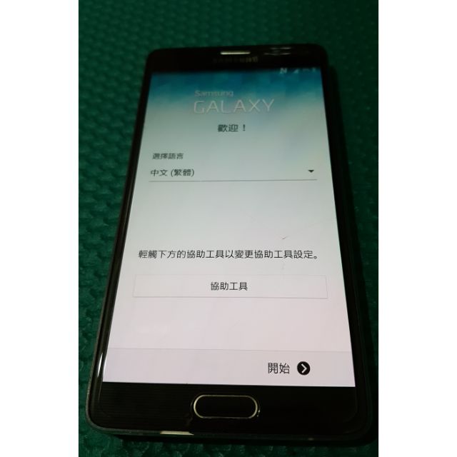 Samsung note4 使用一年多，螢幕玻璃貼有痕跡，附上手機殼。沒有充電線