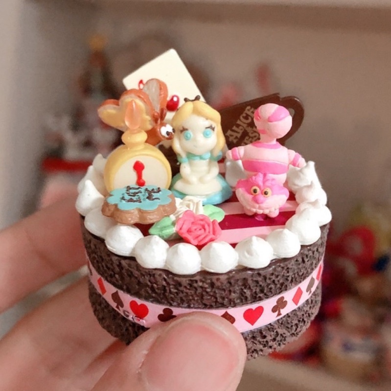 絕版愛麗絲夢遊仙境小蛋糕盒玩💜