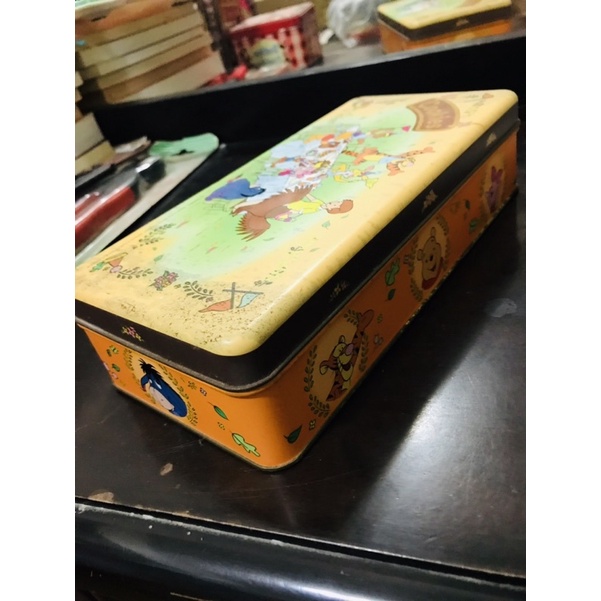 收藏絕版Tokyo Disneyland日本迪士尼樂園老餅乾鐵盒(小熊維尼-野餐款）