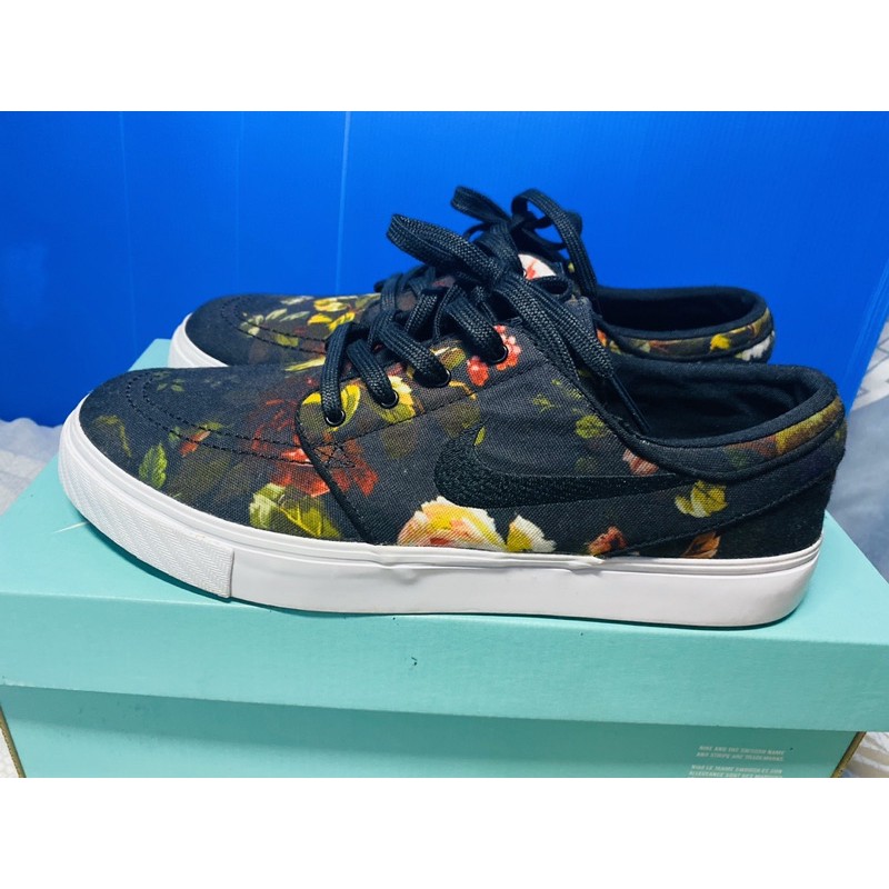 nike floral janoski