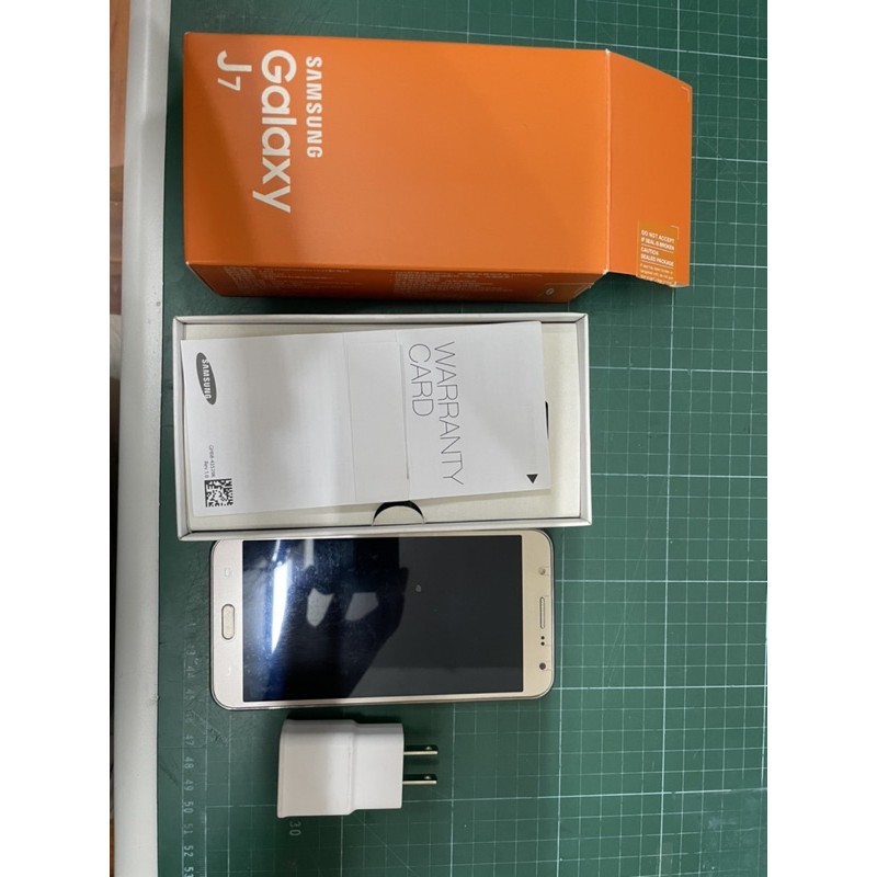 Samsung J7 5.5吋 16G 4G手機 二手品（金色）