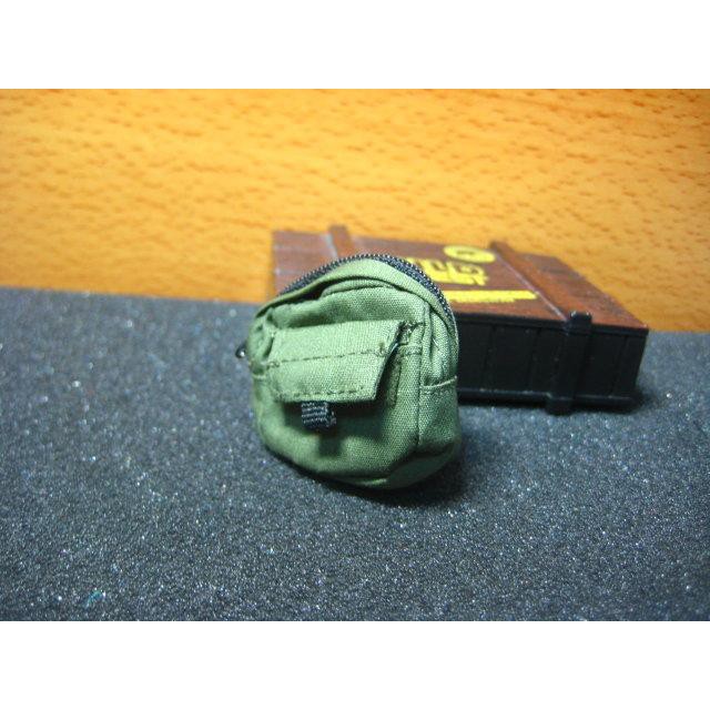 IJ6軍醫裝備 HOTTOYS軍綠款1/6急救拉鍊袋一個 mini模型