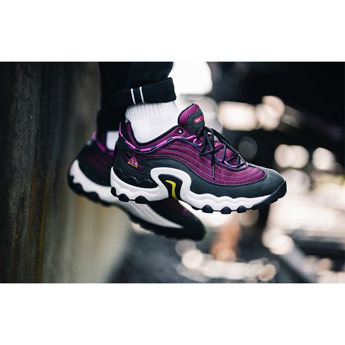 nike air skarn vivid purple