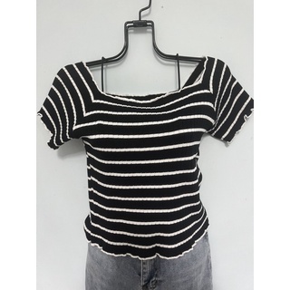 👕個人二手衣物🔹上衣👕後美背U領合身上衣/木耳邊條紋上衣/後紐結美背罩杯上衣