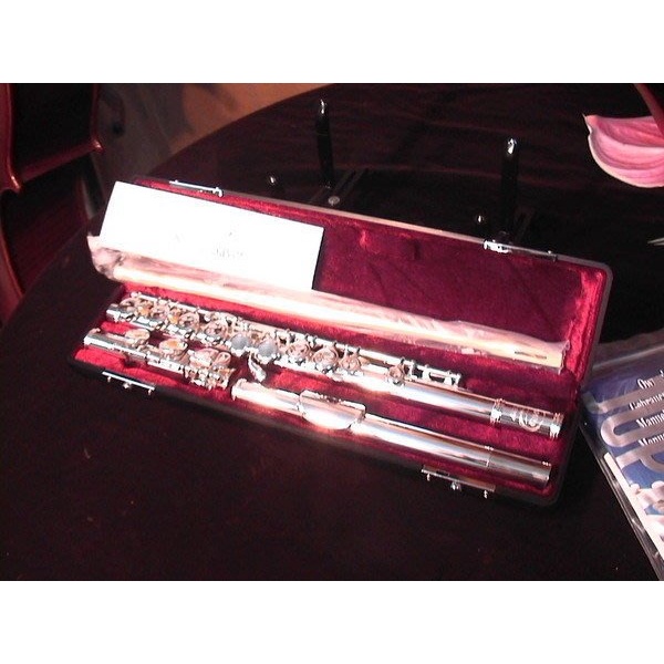 日本YAMAHA 中古鋼琴批發倉庫 jupiter fancy 精緻優美長笛起標價8500元